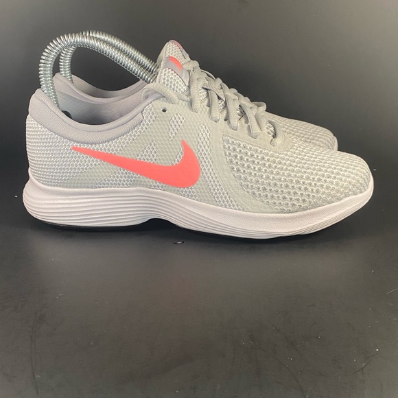 nike revolution 4 size 6